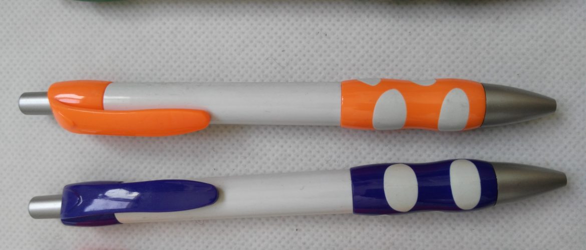 Two color combined grip pens